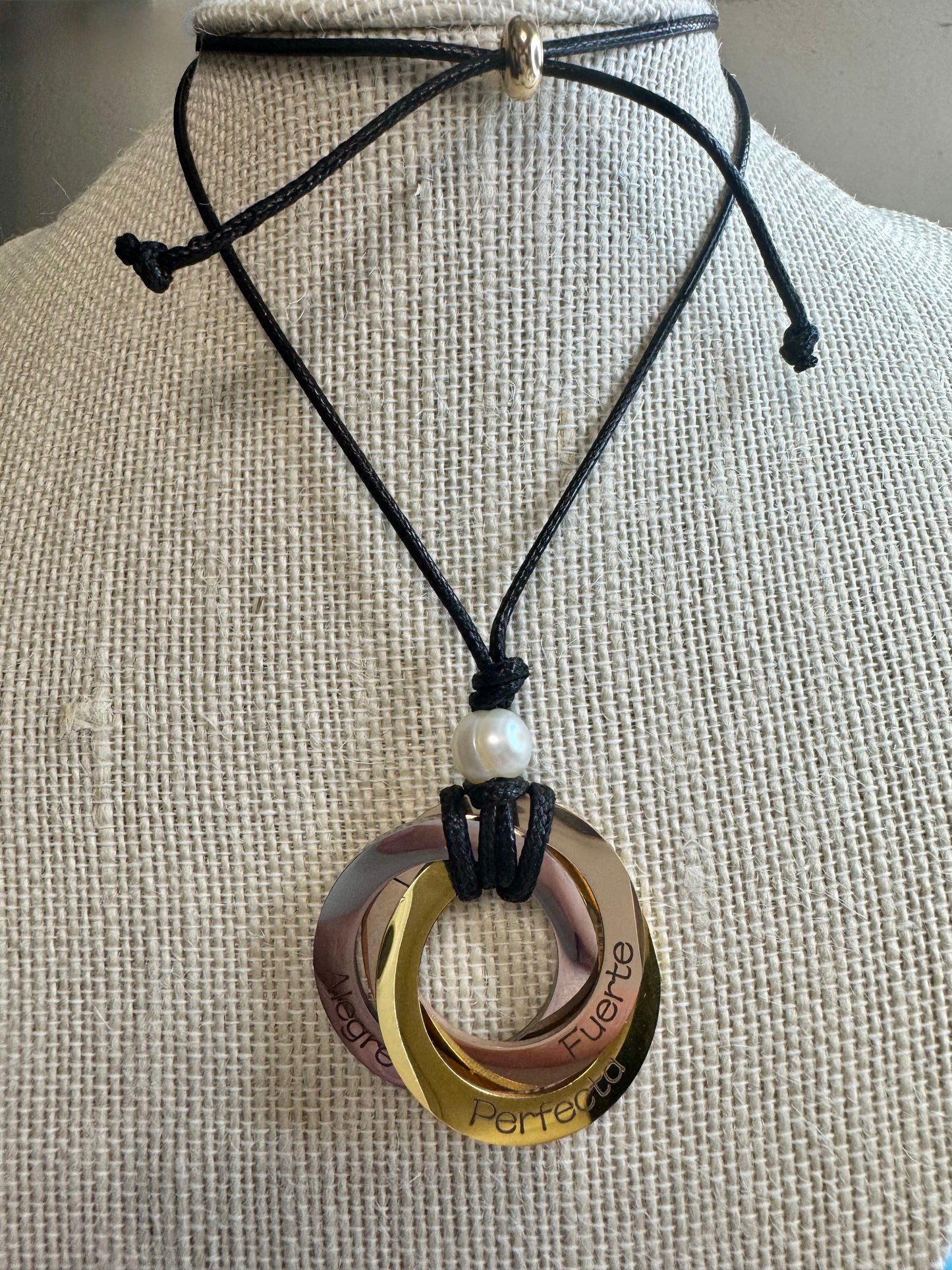 Collar Perfecta, Fuerte, Alegre