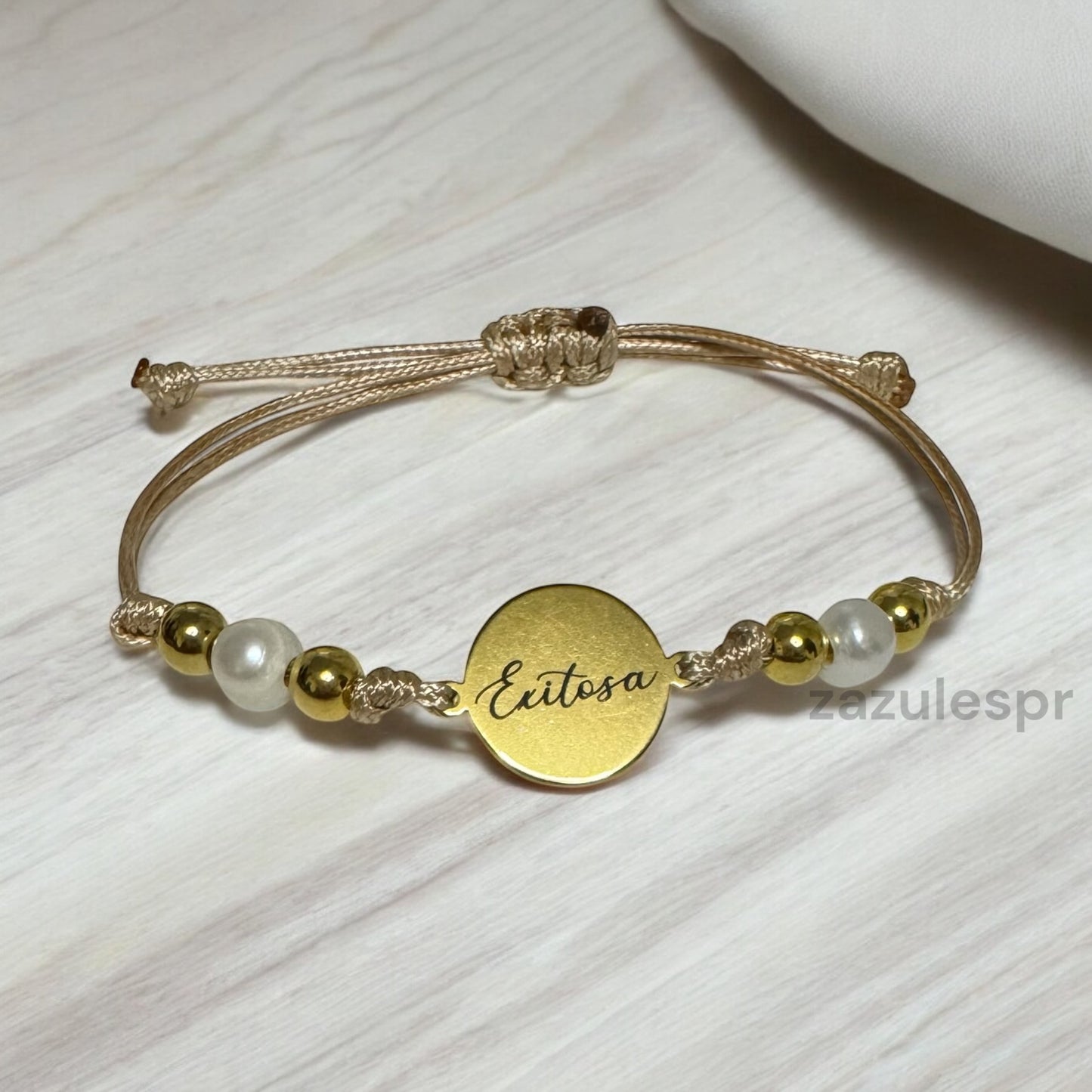 Pulsera Exitosa- dorada hilo crema