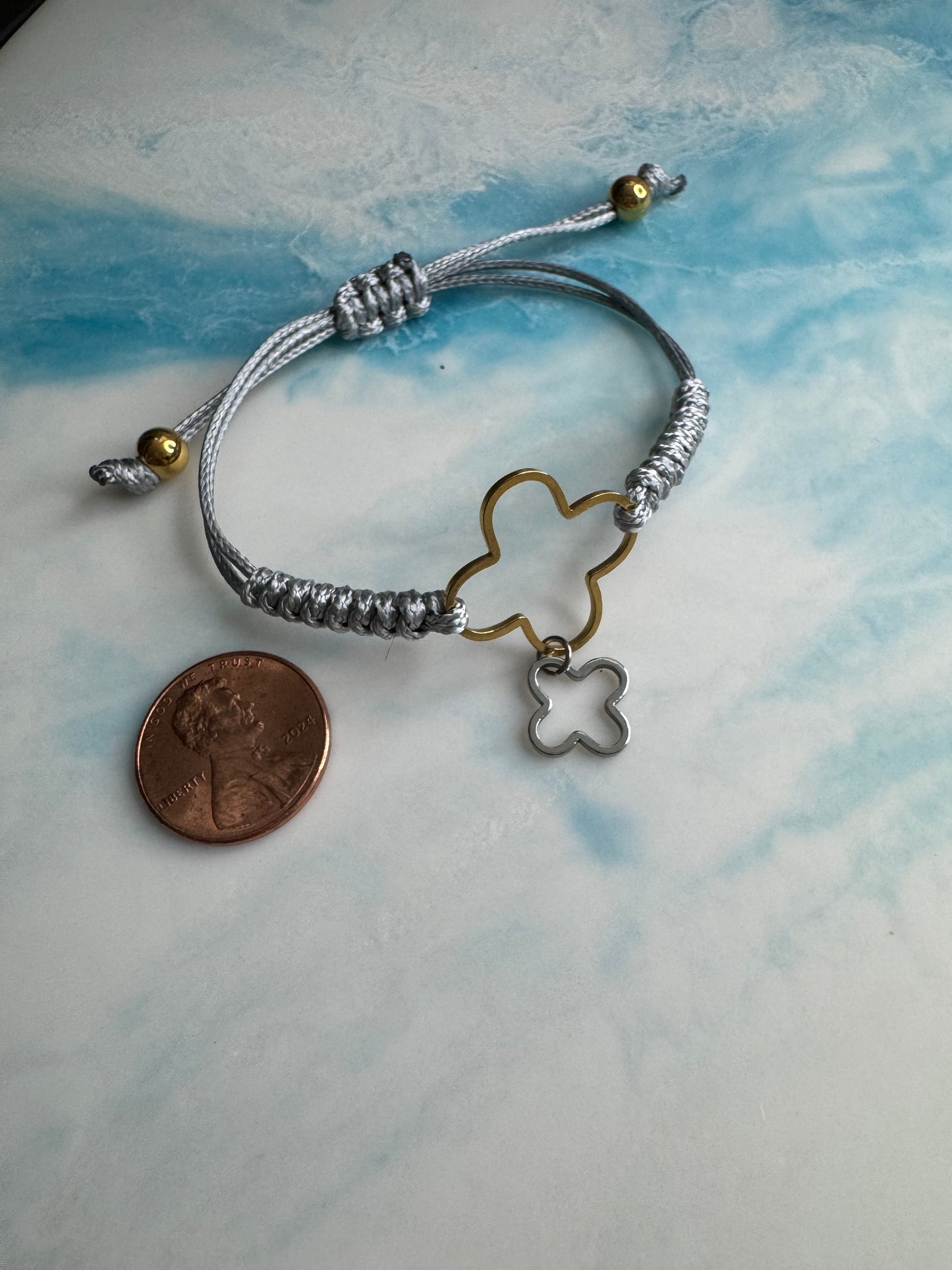 Pulsera Trebol - hilo gris